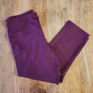 Layer 8 Capri Leggings in Purple Sz L